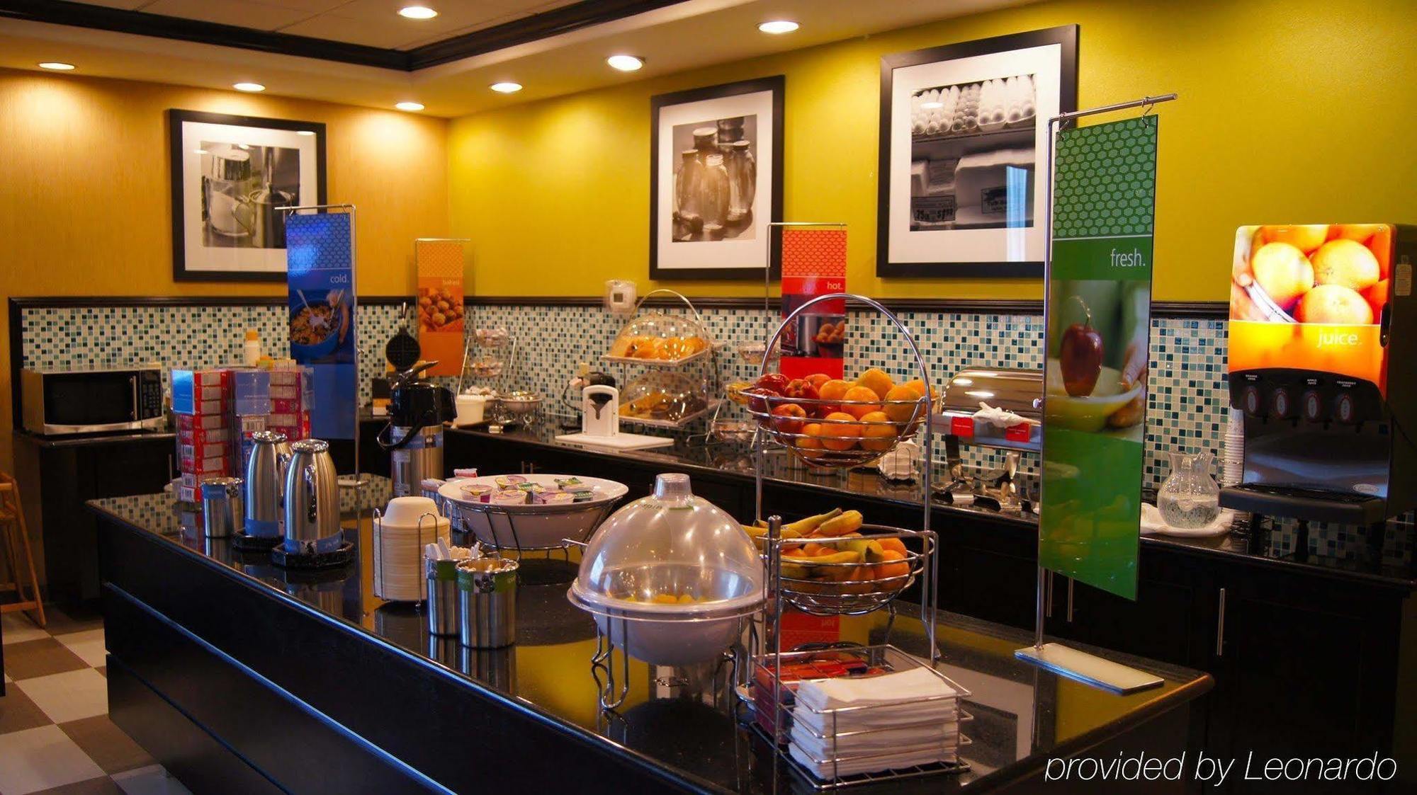 Hampton Inn And Suites Houston Pasadena Restaurant photo